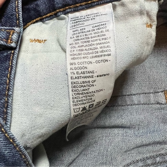 Levi’s Signature Women’s Athletic Jeans - Size 32x32 - Picture 11 of 16